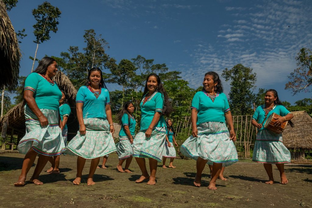 women from the village Ecuador Tour
