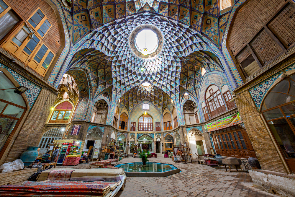 Kashan Bazaar Iran solo femele travel