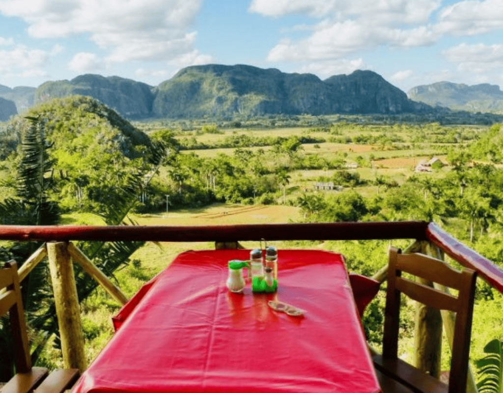 casa in Cuba overlooking the valley