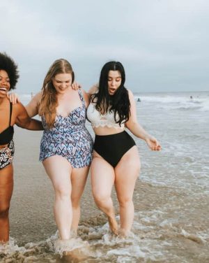 Cheerful,Plus,Size,Women,Enjoying,The,Beach